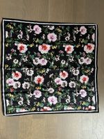 Schwarzes Seidentuch mit Blumenmuster