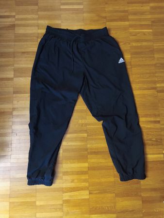 Adidas Sporthosen Schwarz Grösse XL guter Zustand