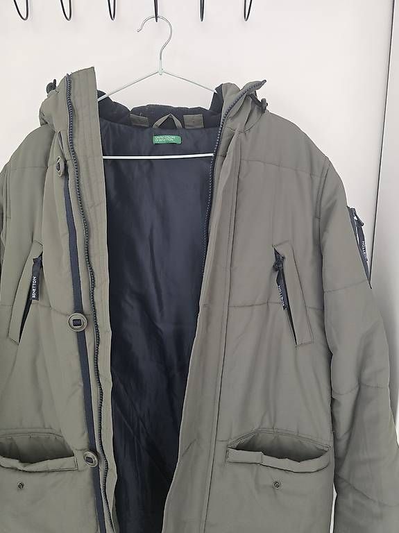 Jacken & Mäntel: Winterjacke mit Kapuze von Benetton  – Gebraucht aus Dornach von ani1892 1