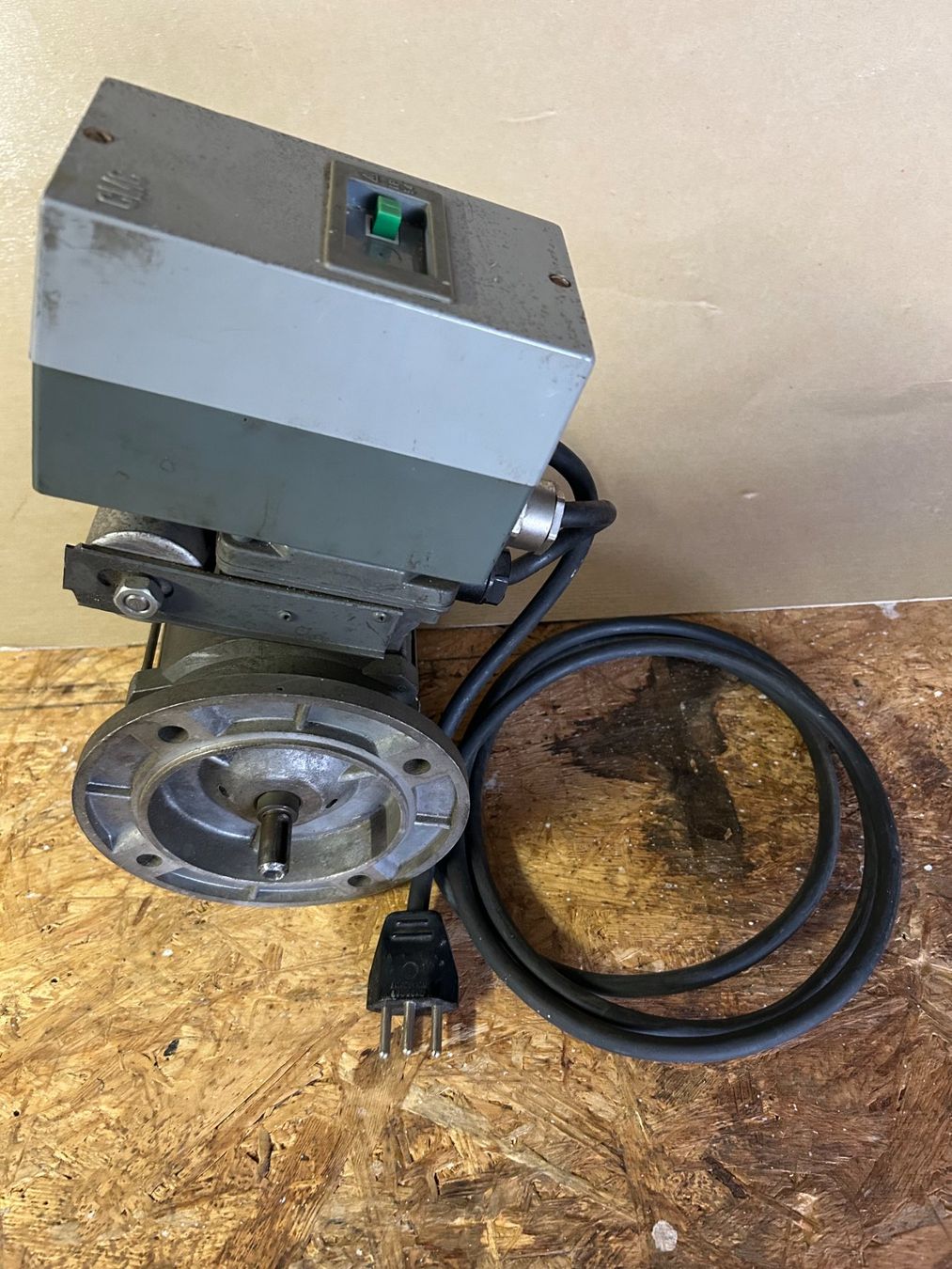 Motori: Elektro Motor Schalter Kabel mit Stecker 220 – Nuovo (secondo la descrizione) da Egolzwil venduto da toni032y 2