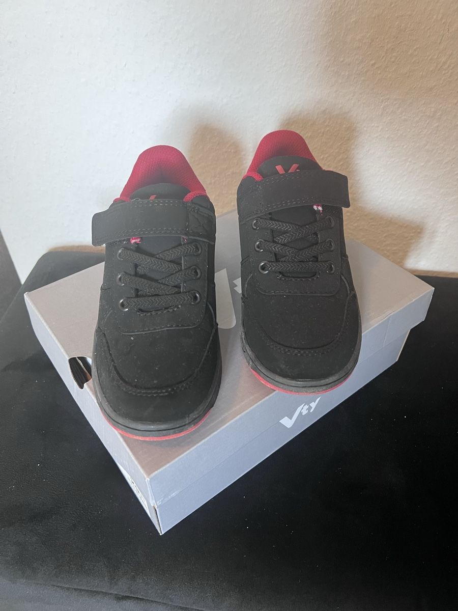 Schuhe für Jungen: Schuhe – Neu (gemäss Beschreibung) aus Langenthal von Nu89 1