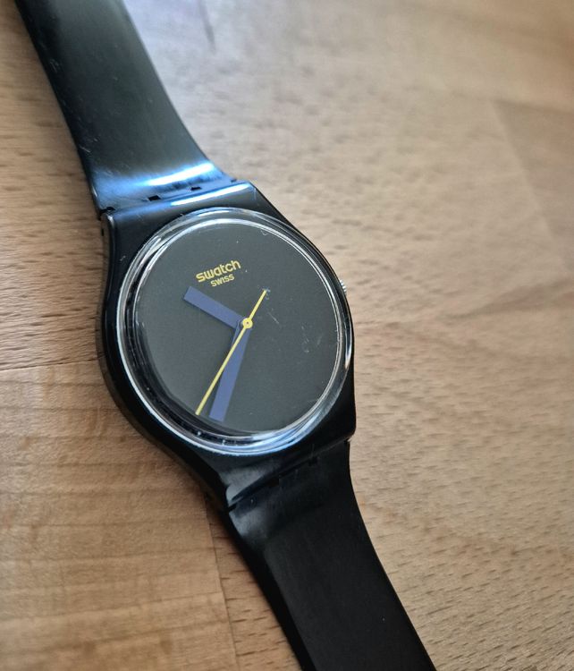 Schwarze Swatch Uhr 1