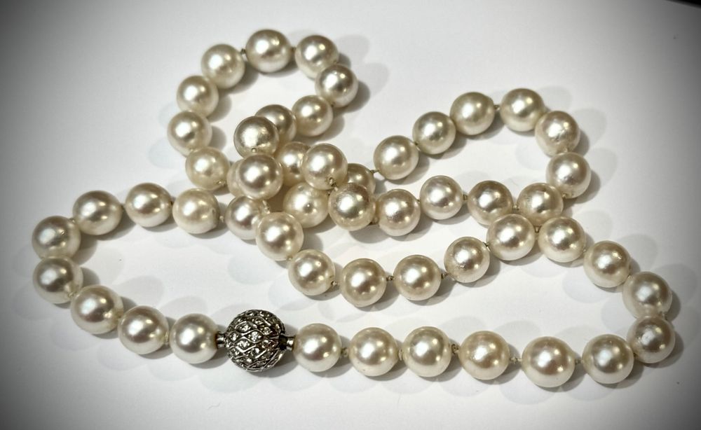 Weiße Perlenkette Mit Kleinen Goldspiralen - Bambé By Niclas Rger