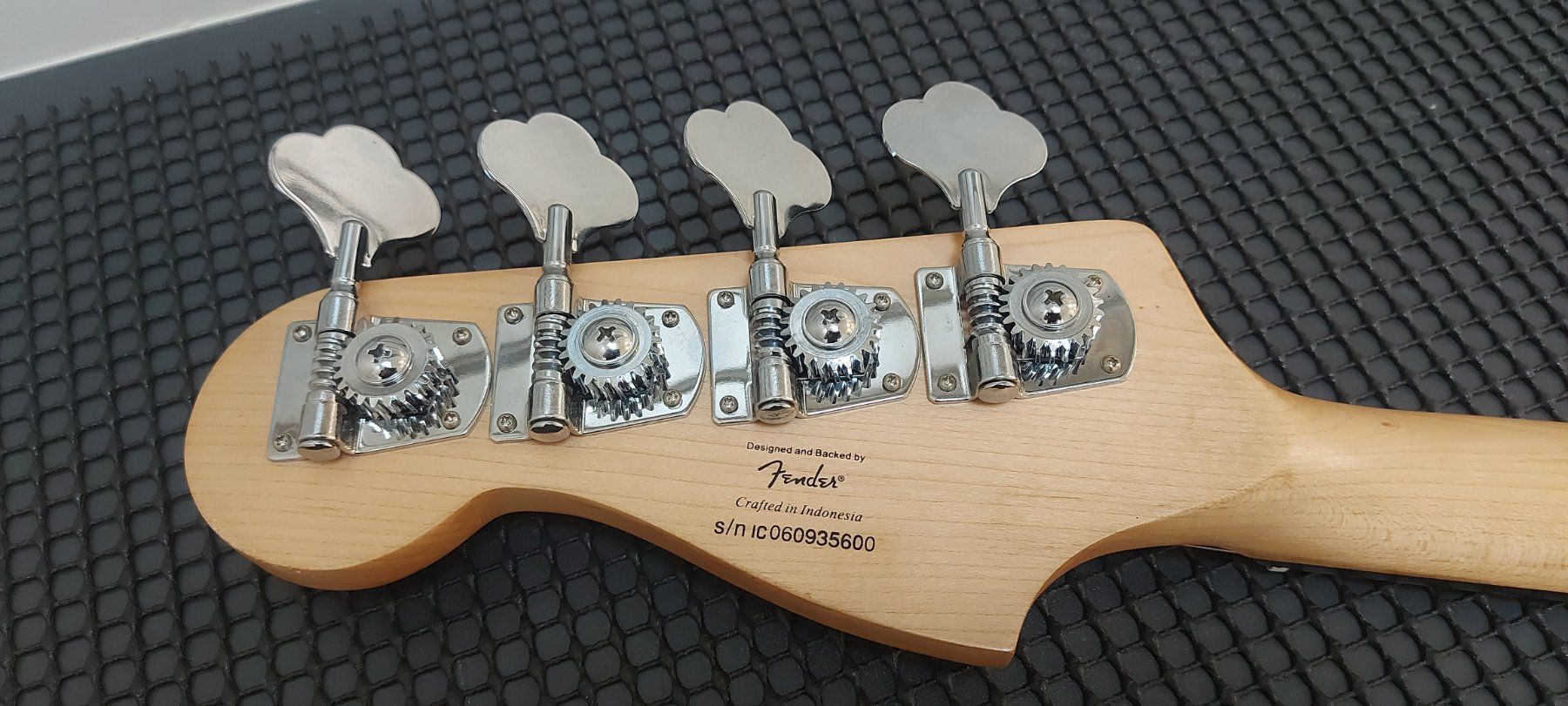 Squier Musikinstrumente: Fender Squier Jazz bass gutem zustand – Gebraucht aus Glattbrugg von Swissmusik 6