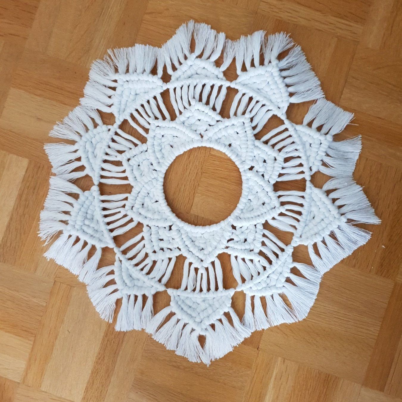 Toutes les décorations: Makramee Mandala weiss Wanddekor boho 36 cm – Neuf (Voir description) à Gelterkinden par Macrameed 1