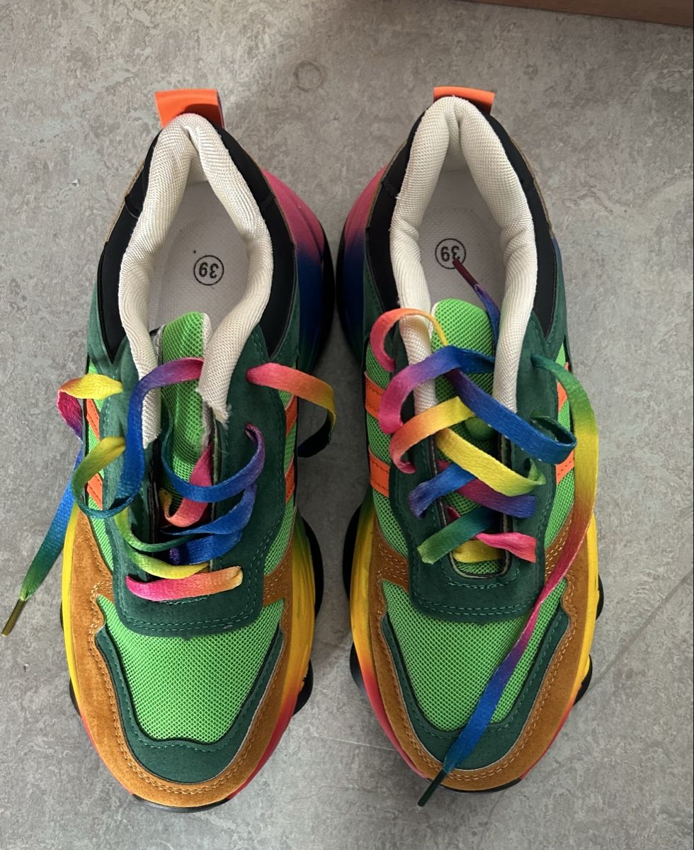 Damenschuhe: Farbige Sneakers kaum gebraucht Größe 39 – Gebraucht aus Zürich von mar_jxh9 1