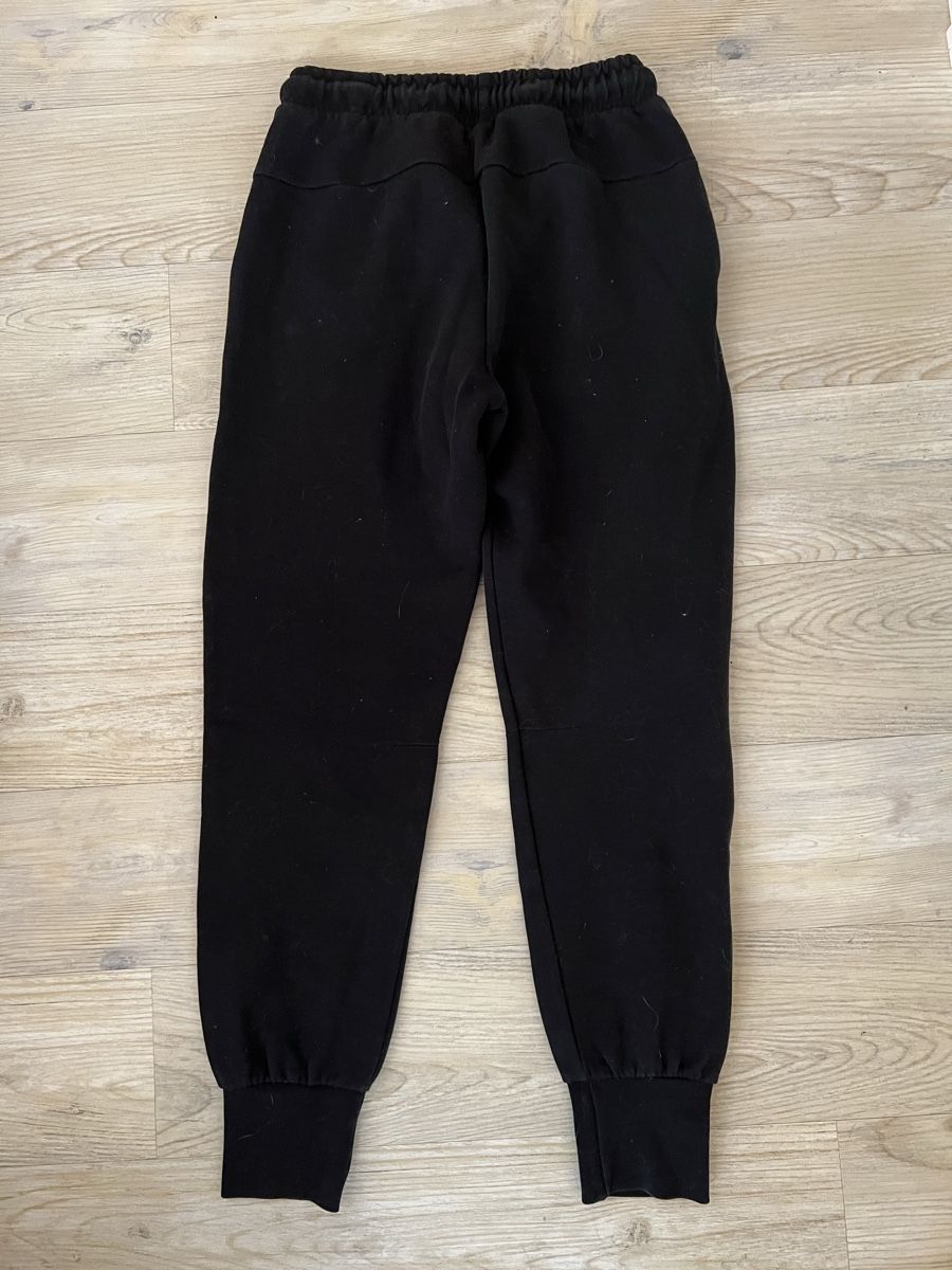 Nike Hosen: Nike Jogginghose Schwarz – Gebraucht aus Adelboden von Second_Life_CH 1