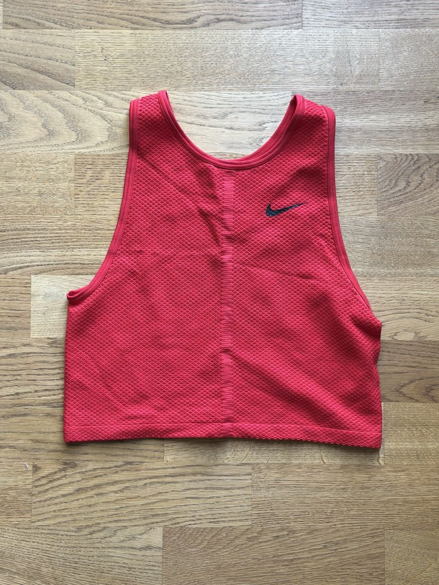 Nike Top: NIKE Crop - rot – Nuovo (secondo la descrizione) da Basel venduto da FatmaCan52