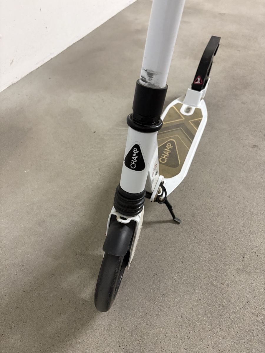 Kickboard: Rarer weisser Kickscooter von CHAMP, super leicht & robust – Usato da Rebstein venduto da lave 4