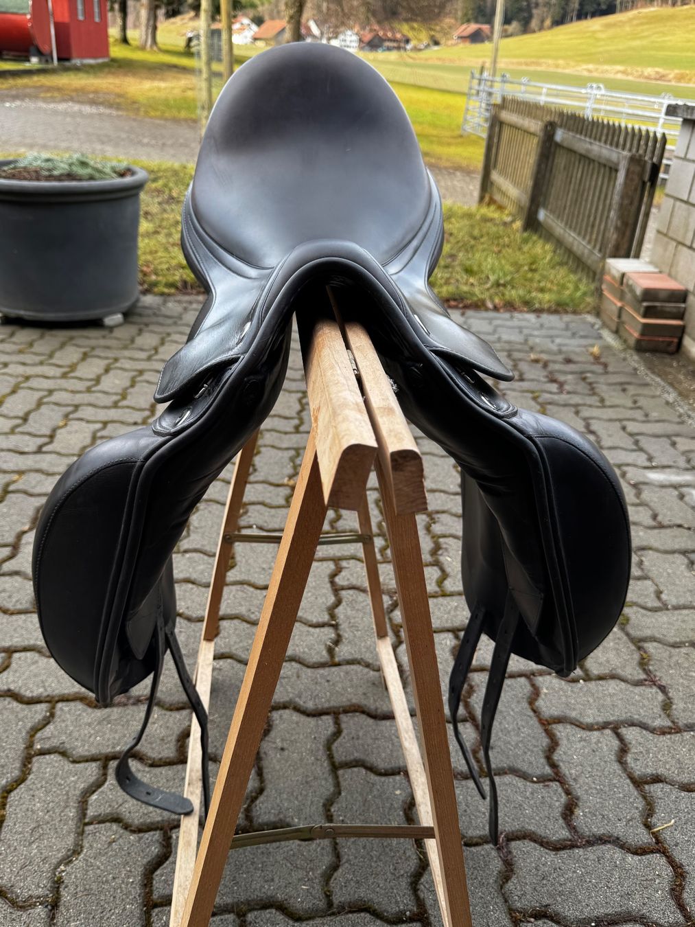 Sattel & Sattelzubehör: Schwarzer Dressursattel Prestige Monoblatt – Gebraucht aus Saland von Swiss_Lady95 3