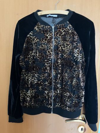 Jaquette originale imprimé léopard et manches velours!