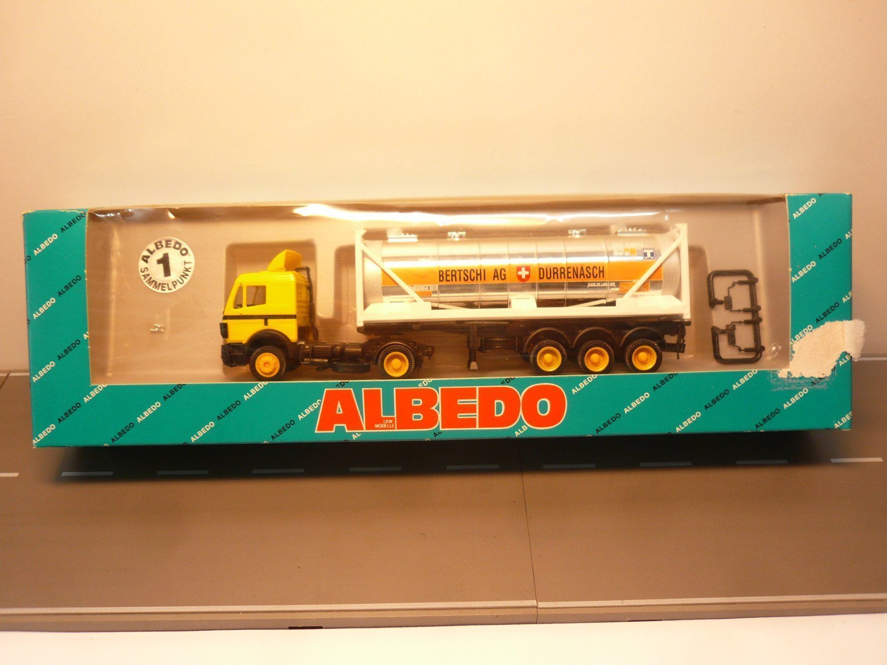 Albedo Modellini d'auto: H0 LKW BERTSCHI CONTAINER  1:87 " ALBEDO MODELL " – Nuovo e nell'imballaggio originale da Pfaffnau venduto da nolff