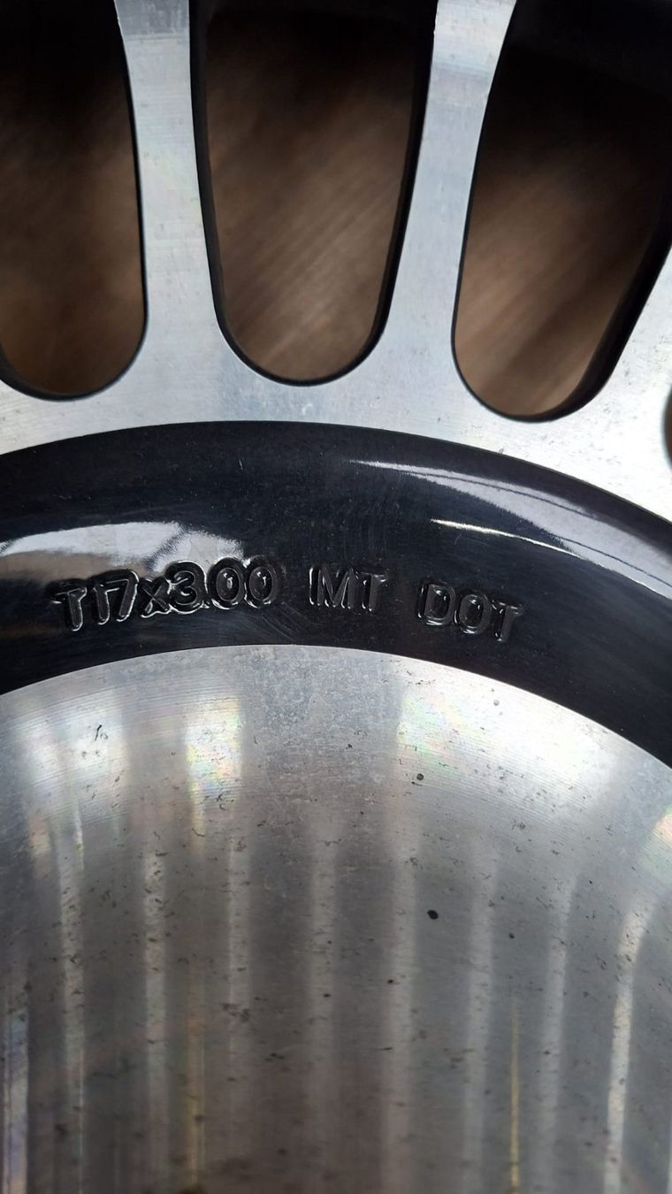 Pneumatici & Ruote complete: Harley Davidson FLHX Rad – Usato da Alpnach Dorf venduto da Biker-Lady 2