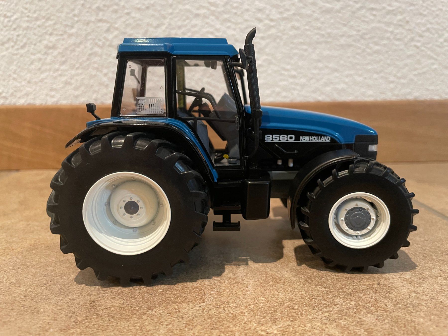New Holland Trattori: New Holland 8560 von Replicagri – Nuovo e nell'imballaggio originale da Kreuzlingen venduto da Stefan1150 4