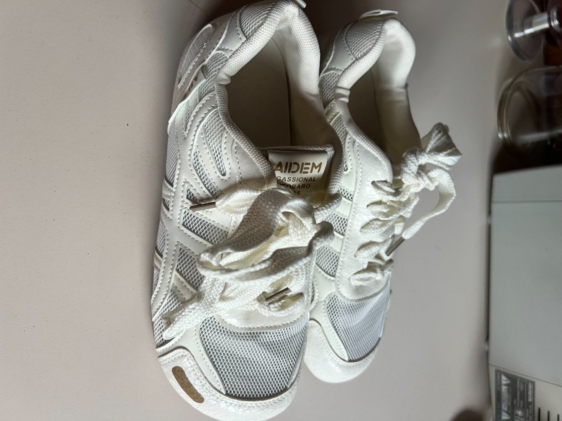 Damenschuhe: Weisse Barfussschuhe – Gebraucht aus Mörel von Emozia 1