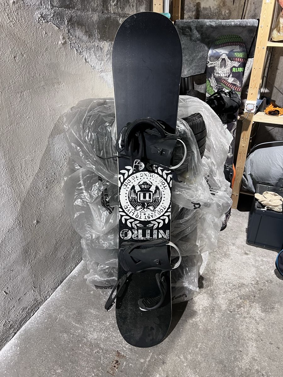 Snowboard Nitro Board: Nitro Snowboard 156cm mit Bindung  – Nuovo (secondo la descrizione) da Wädenswil venduto da Cyril240