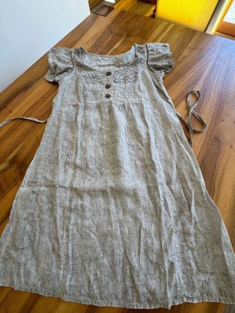Sommerliches Leinenkleid mit liebevollen Details, Grösse S-M