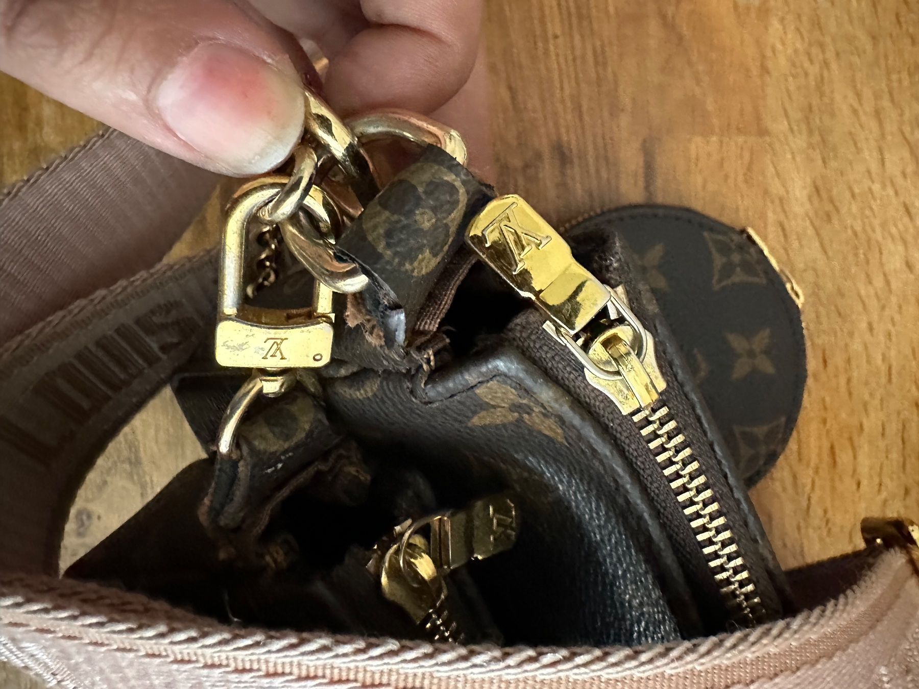 Louis Vuitton Taschen für Damen: Louis Vuitton Multi Pochette ab 1 fr !! – Neu (gemäss Beschreibung) aus Urtenen-Schönbühl von  6