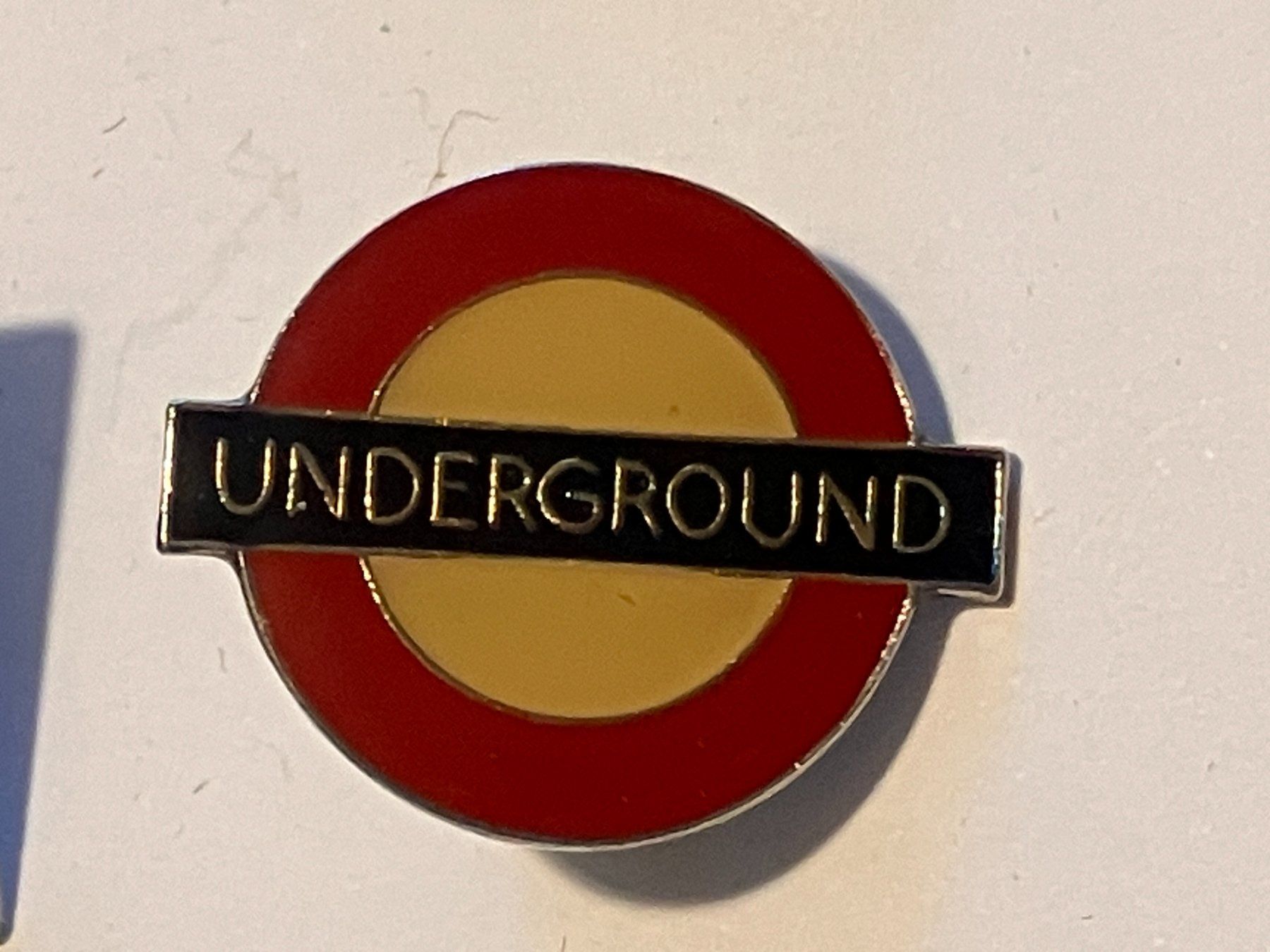 Placchette & Badge: 1 Pin Underground – Usato da Basel venduto da djwwpp