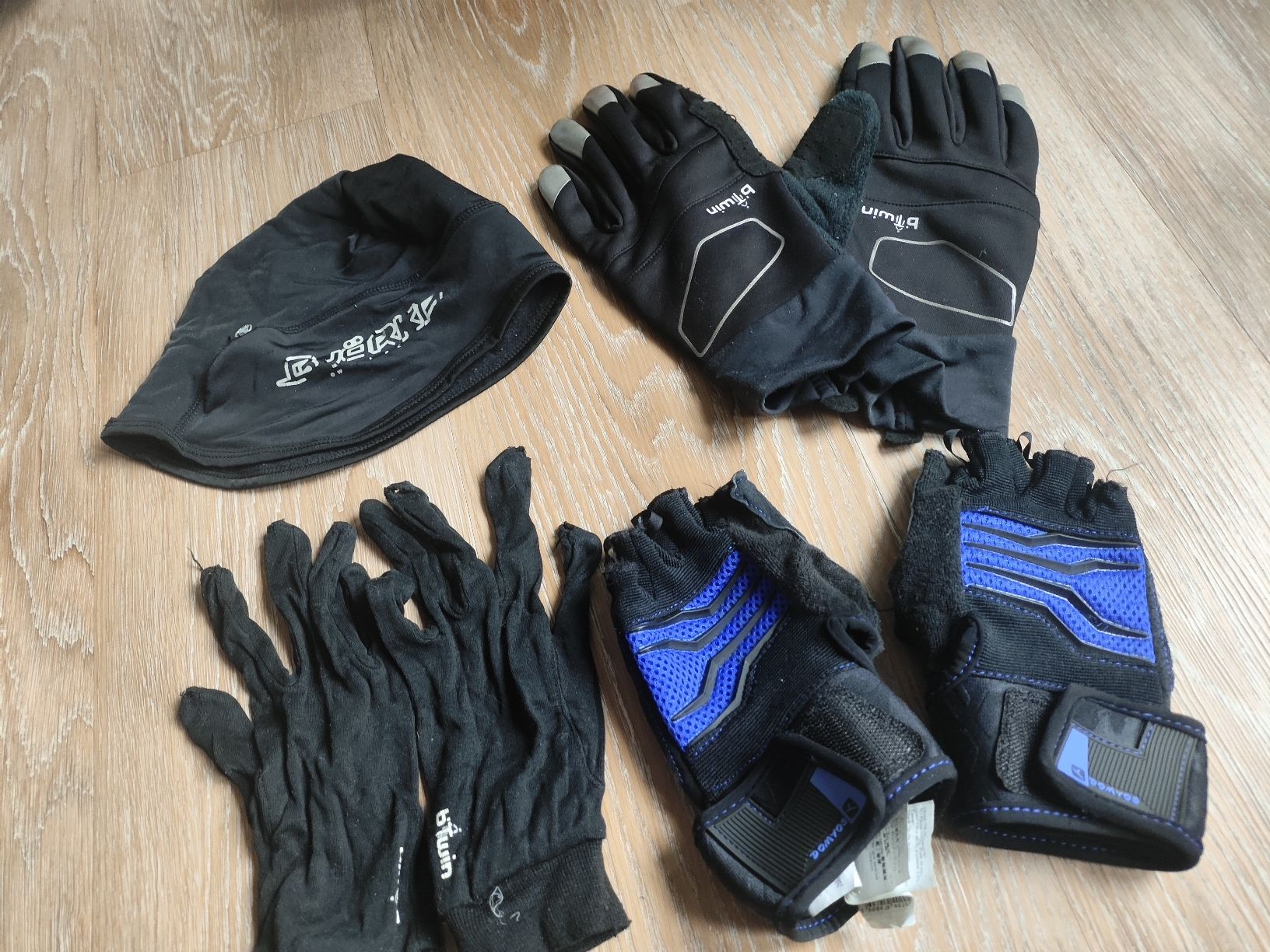 Decathlon Lotti di vestiti: Winter-Radset: Handschuhe, Mütze - B'twin – Usato da Winterthur venduto da Ajcps