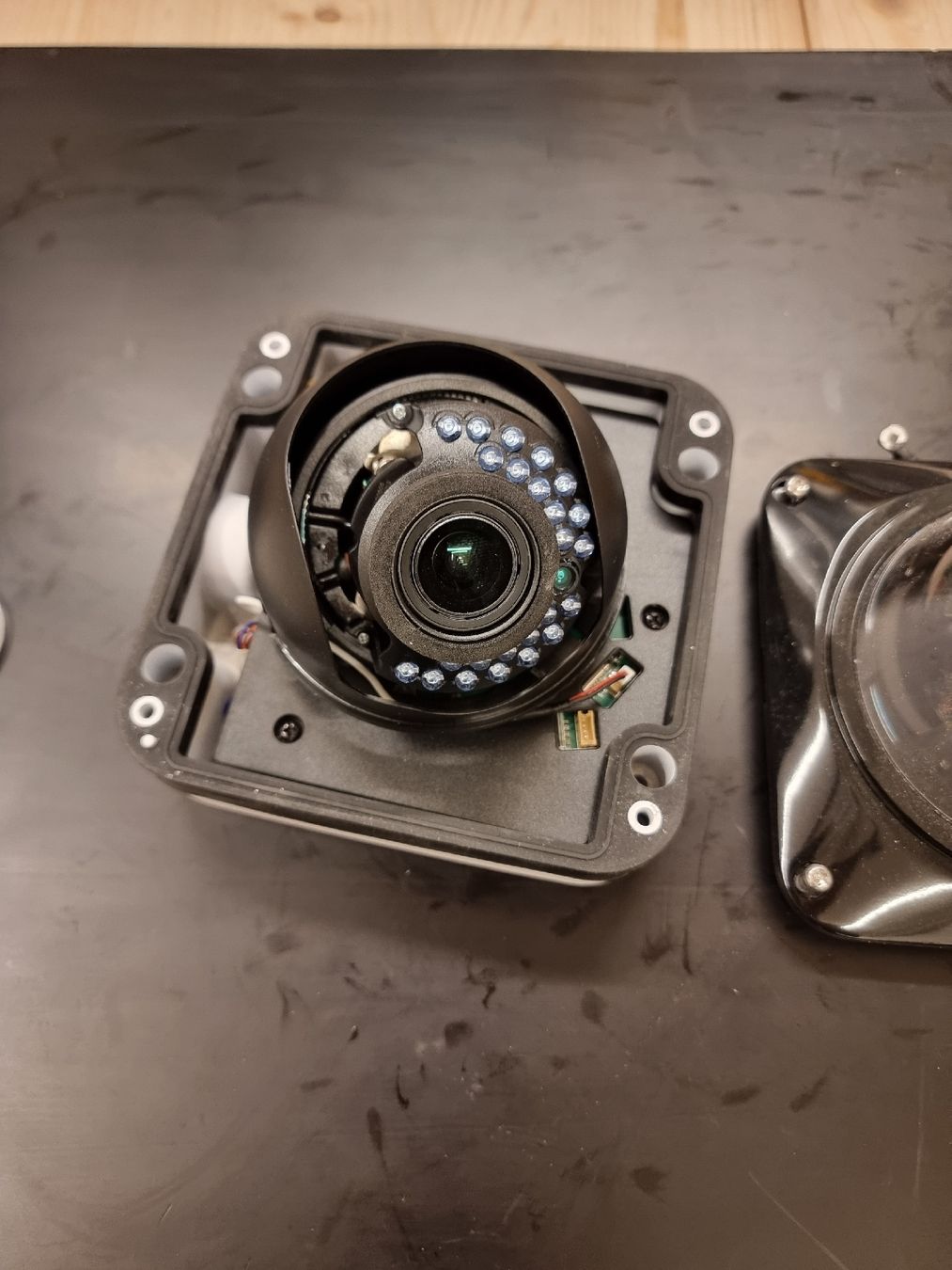 Videocamere: Abus Kamera Atrappe – Difettoso da Zürich venduto da auctionhero 1