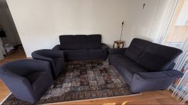 Gemütliche 3er- & 2er-Sofas + 2 Sessel in Anthrazit  