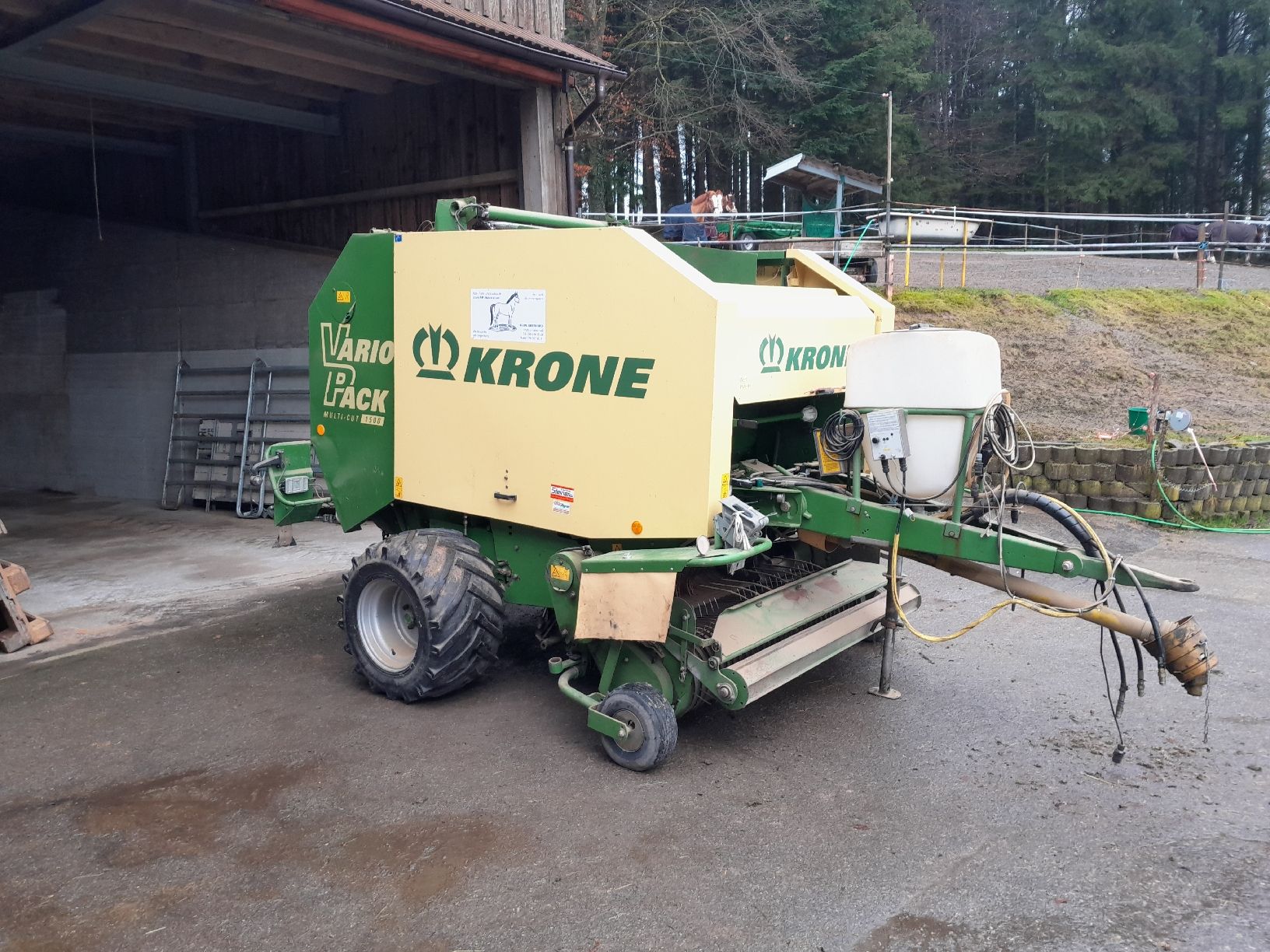 Krone Tutte le macchine: Krone Vario Pack 1500 – Usato da Kaltbrunn venduto da mic_7kfn