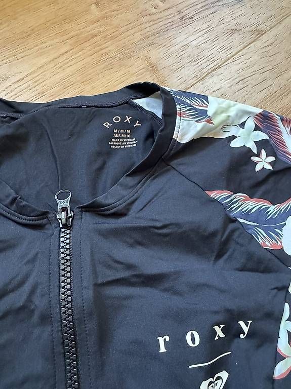 Roxy T-Shirts: Roxy Kurzarm Rashguard Grösse M – Gebraucht aus Tägerwilen von _Moonlight_ 1
