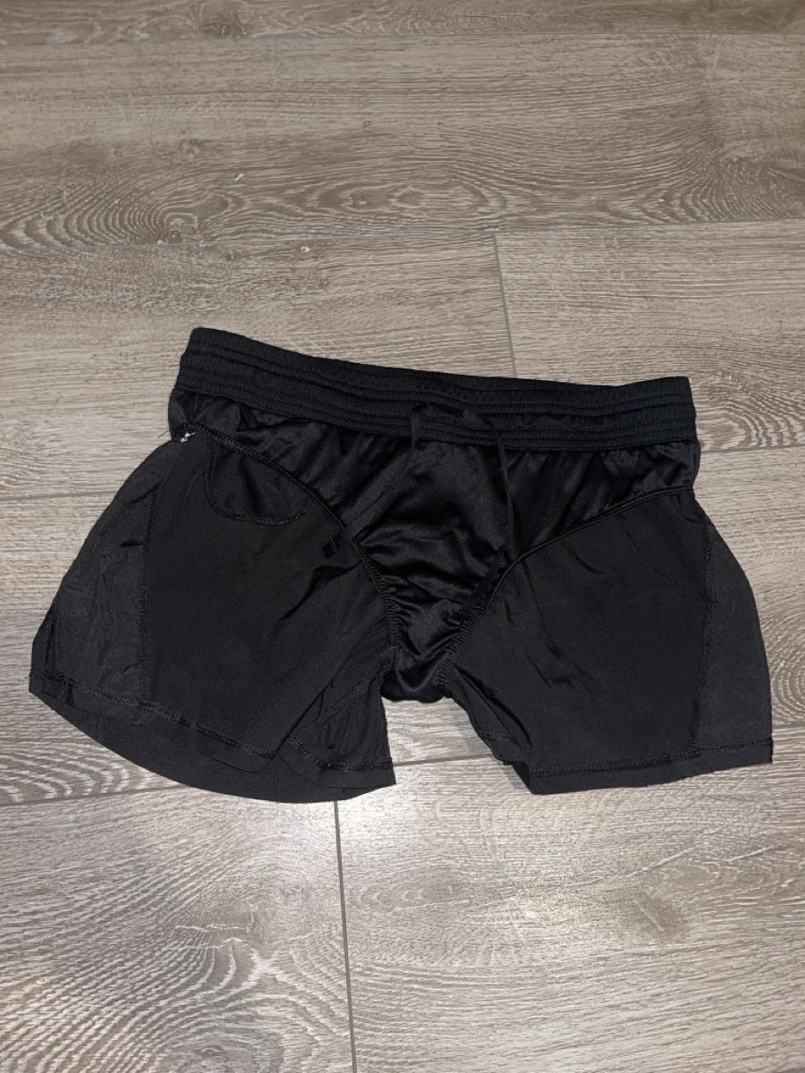 Nike Pantaloni: Short de course Nike noir – Usato da Le Locle venduto da Ophelhugy 2