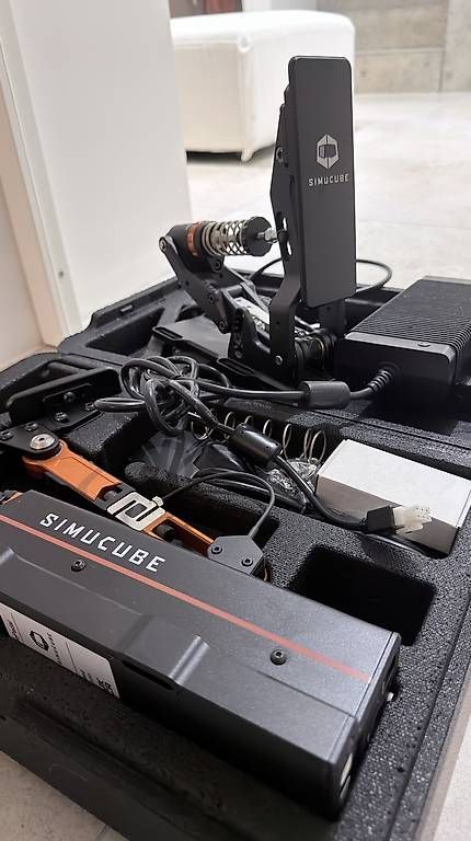 Controller: Simucube ActivePedal Ultimate + Throttle + Baseplate – Usato da Stabio venduto da cmarsili 1