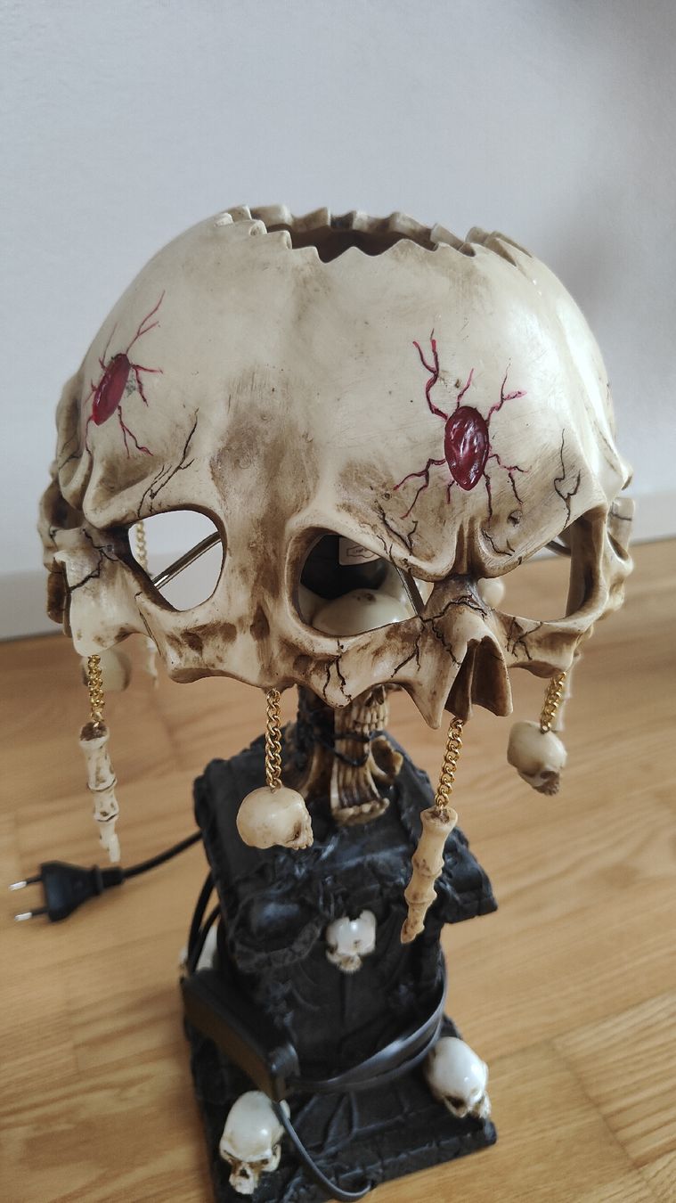 Lampade: Totenkopflampe – Usato da Lausen venduto da ramonaa.h 1