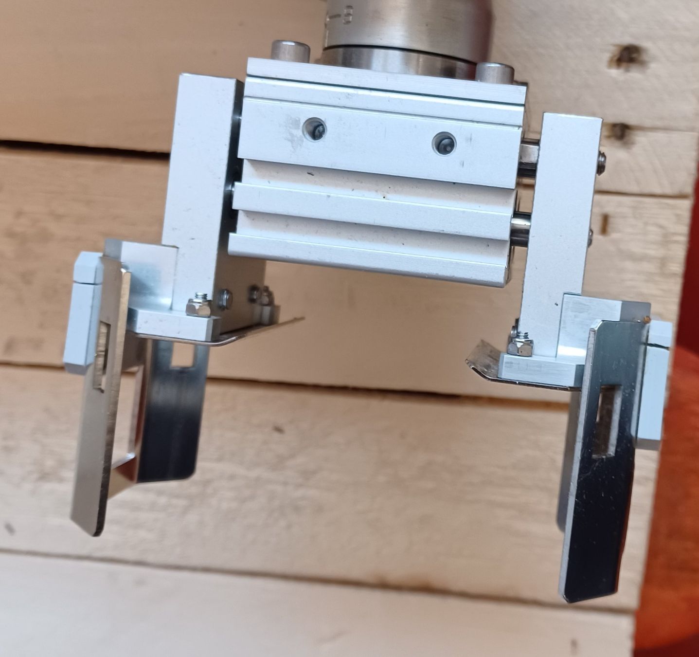 Accessori da laboratorio: Stäubli TX 60 – Usato da Niederdorf venduto da LeptonAG_Labor 1