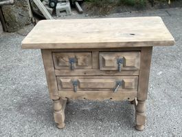 ART 1116-J Petit meuble espagnol sablé