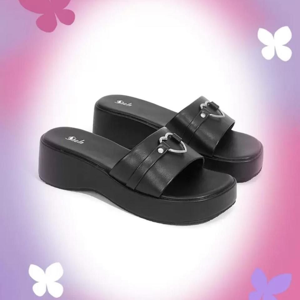Shein Scarpe da donna: Black heart platform sandals, size 40 – Nuovo e nell'imballaggio originale da Winterthur venduto da hachiscutecloset