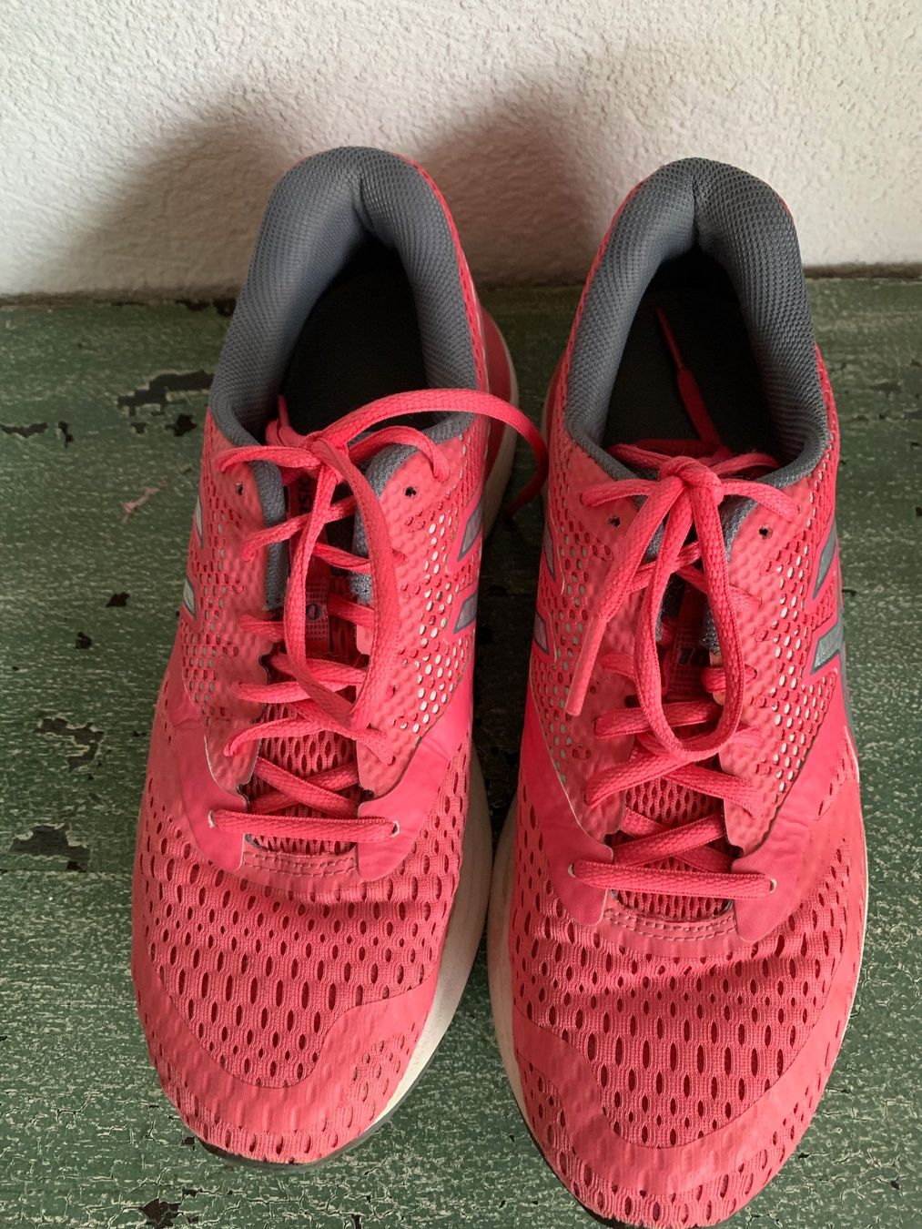 Asics Scarpe da donna: Asics Turnschuhe Gr. 40 – Usato da Kirchdorf AG venduto da coco123