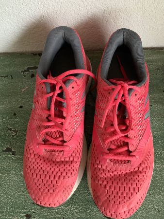 Asics Turnschuhe Gr. 40