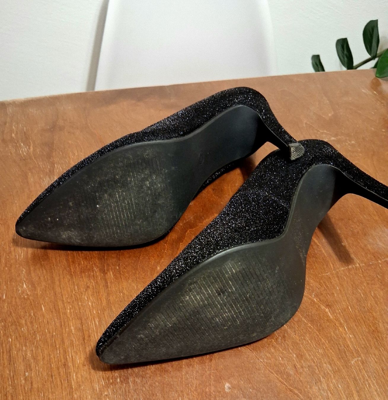 Scarpe da donna: Sacha Essentials Pumps schwarz Glitzer Grösse 37 – Nuovo (secondo la descrizione) da Tamins venduto da LisaMorpurgo 5