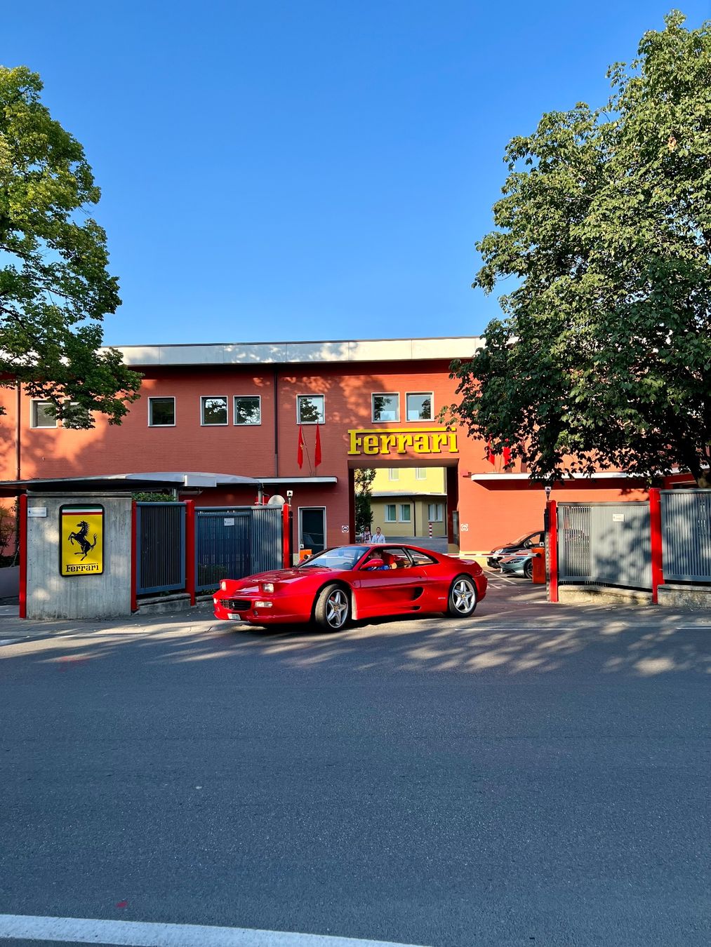Ferrari Autos: Ferrari F355 Berlinetta – Gebraucht aus Arosa von FlavourFlo