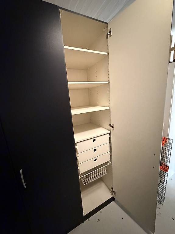 Schränke: Kleiderschrank – Gebraucht aus Inwil von kel_df7w 2