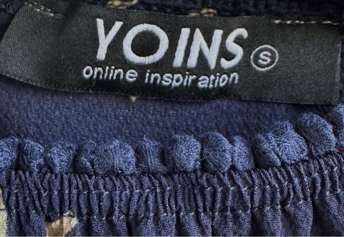 Tute: Dunkelblauer, kurzer Jumpsuit mit Blumenmuster von Yoins – Usato da Bern venduto da Fraeuleinhonig 2