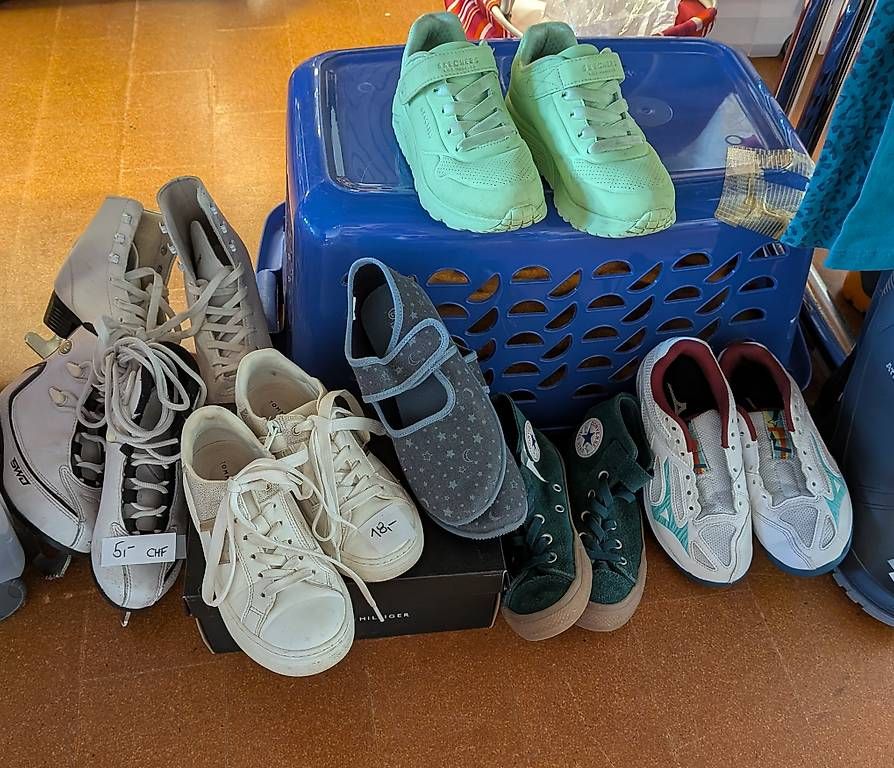 Scarpe per ragazzi: Flohmarkt /Schuh Paket Gr. 33/34 – Usato da Zuchwil venduto da Miss-Sunshine