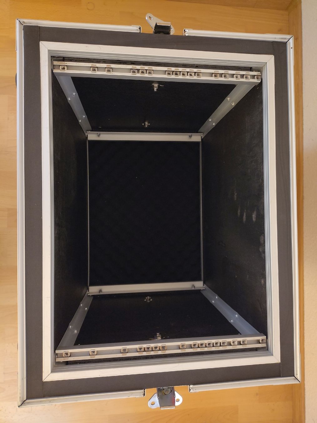 Altri accessori: Flight case rack 19" 8U 48cm – Nuovo (secondo la descrizione) da La Chaux-de-Fonds venduto da Kayidan 1
