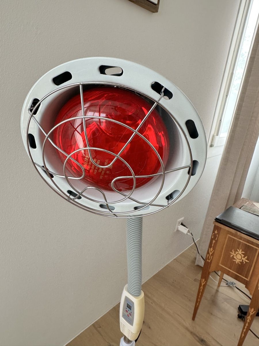 Attrezzature mediche: Infrarotlampe Wärmelampe mit ständer  – Usato da Muri AG venduto da myThomas 1