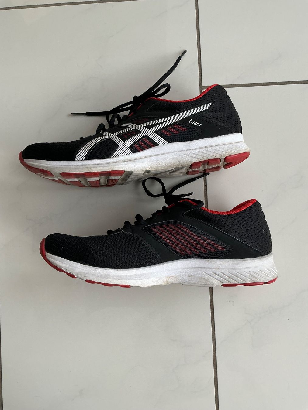 Asics Scarpe da uomo: Asics Sportschuhe Gr.42,5 – Usato da Biel-Benken BL venduto da Sahra1 1