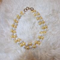 Elegante Perlenkette, doppelreihig, weiss & goldfarben