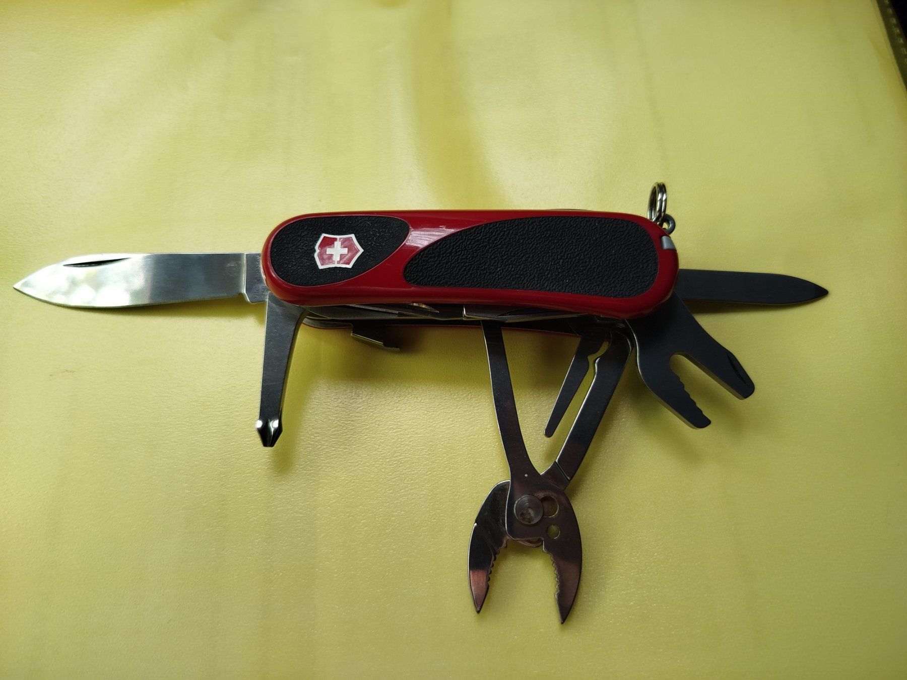 Victorinox Taschenmesser: VICTORINOX MESSER – Neu (gemäss Beschreibung) aus Wettingen von Colorup 2