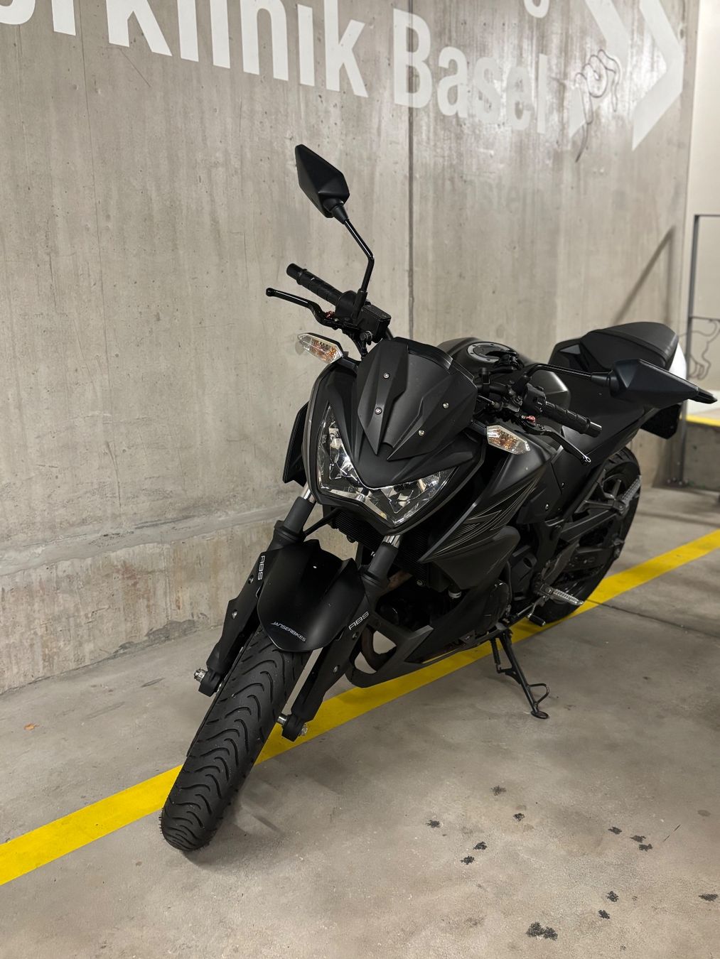 Kawasaki Strasse: Kawasaki Z300 – Gebraucht aus Basel von Alisa_77 1