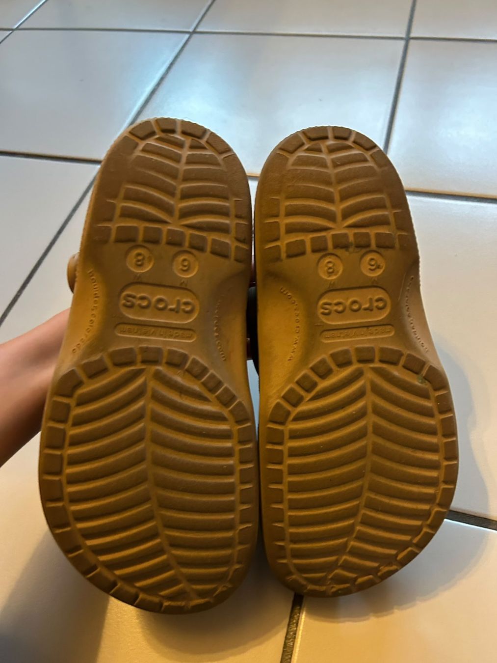 Crocs Scarpe da uomo: Crocs Beige gebraucht – Usato da Luzern venduto da 12hundert 3
