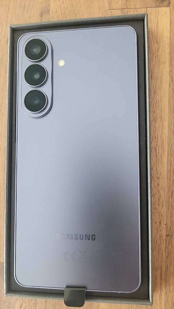 Samsung Telefoni cellulari / Smartphones: Samsung Galaxy S26+ 512GB – Nuovo e nell'imballaggio originale da Dottikon venduto da ice_8wmf 1
