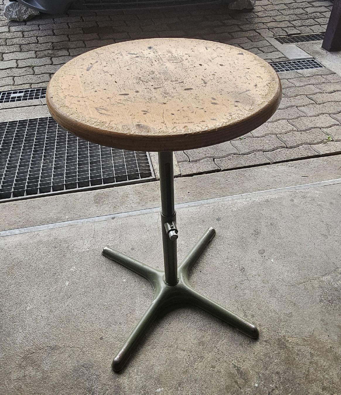 Sgabelli: Vintage Hocker Fa. Zesar, Industrial – Usato da Belp venduto da Ginus85